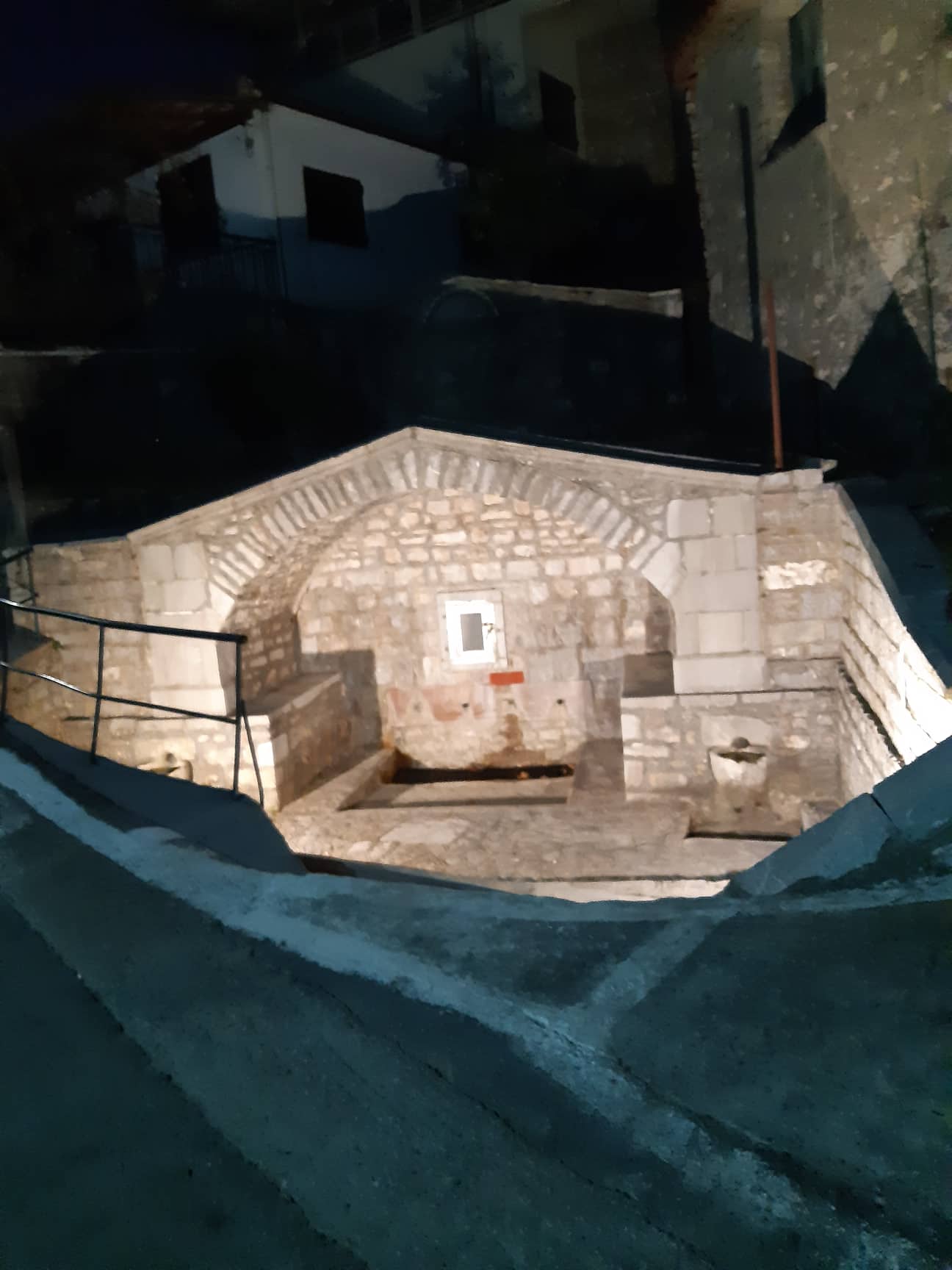 ΒΡΥΣΗ ΦΩΤΑ 1