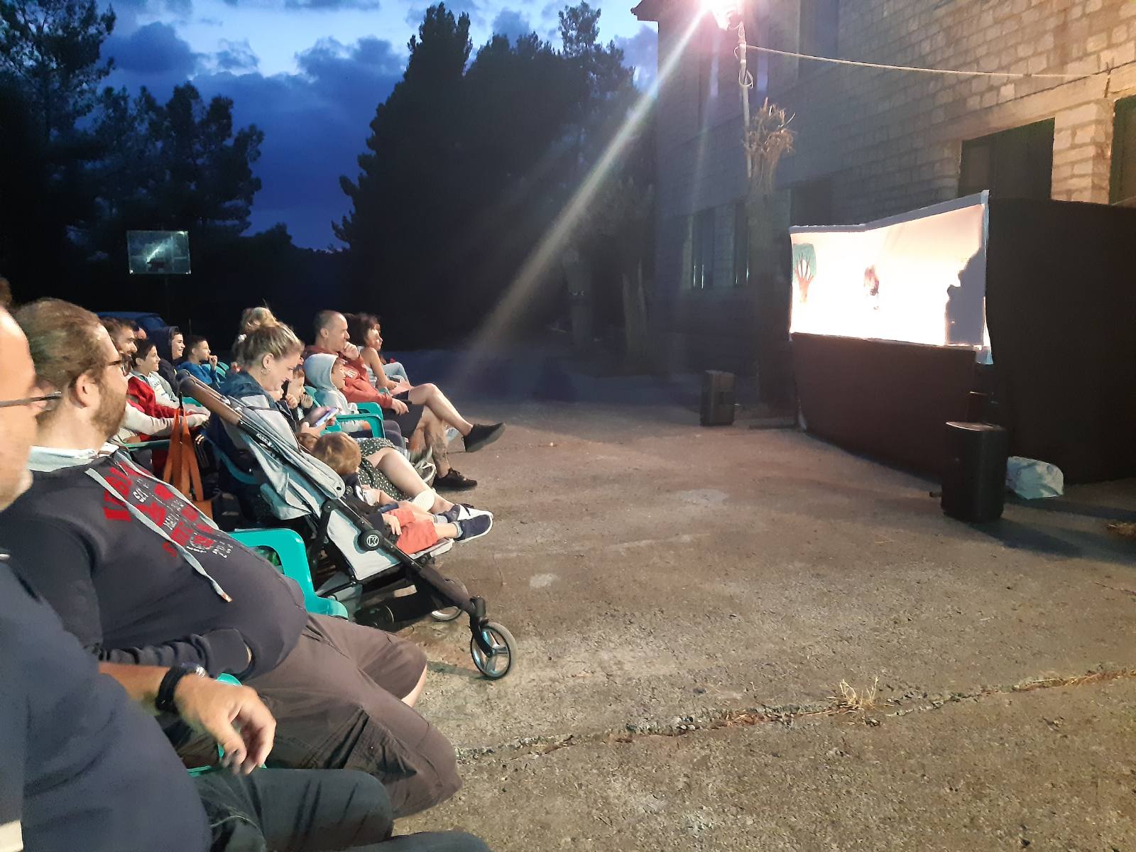 ΚΑΡΑΓΚΙΟΖΗΣ 01